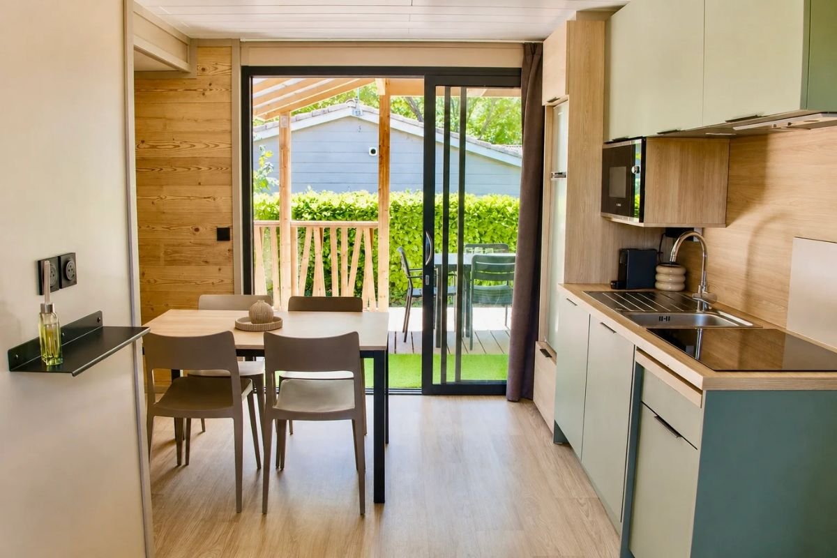 Un intérieur rénové valorise un mobil-home